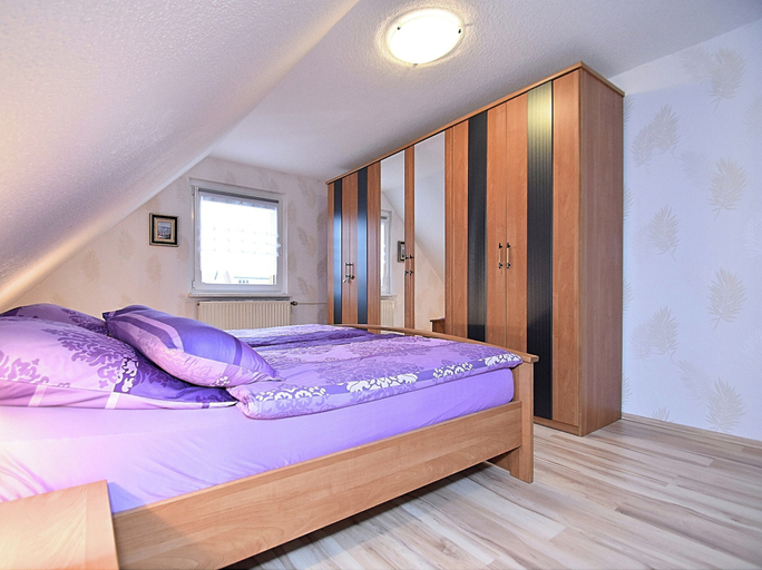 Bedroom 2, Ruhiges Ferienhaus in Floh-seligenthal, Schmalkalden-Meiningen