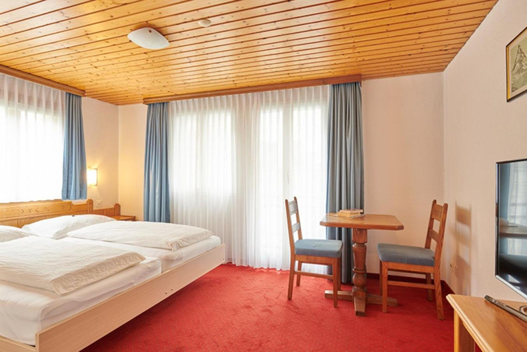 Bedroom 2, Hotel Weisshorn, Visp