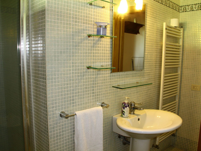 Bathroom 5, Rustic Farmhouse Living Vinci's Treasures, Florence
