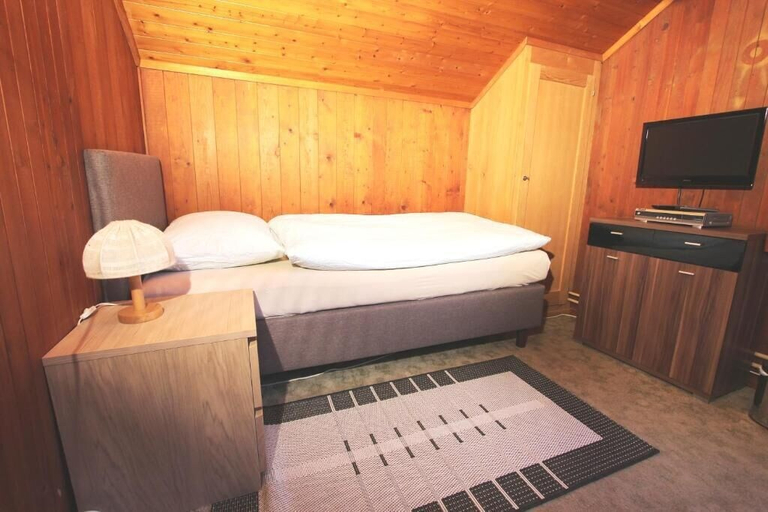 Bedroom 2, Hotel Restaurant Alpina, Oberhasli