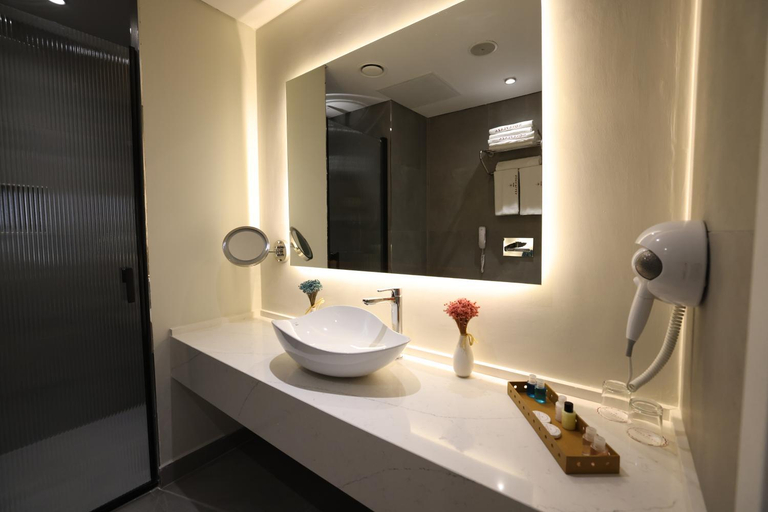 Bathroom 15
