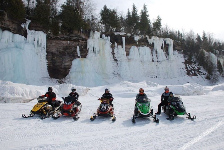 Others 5, White Pine Lodge, Alger