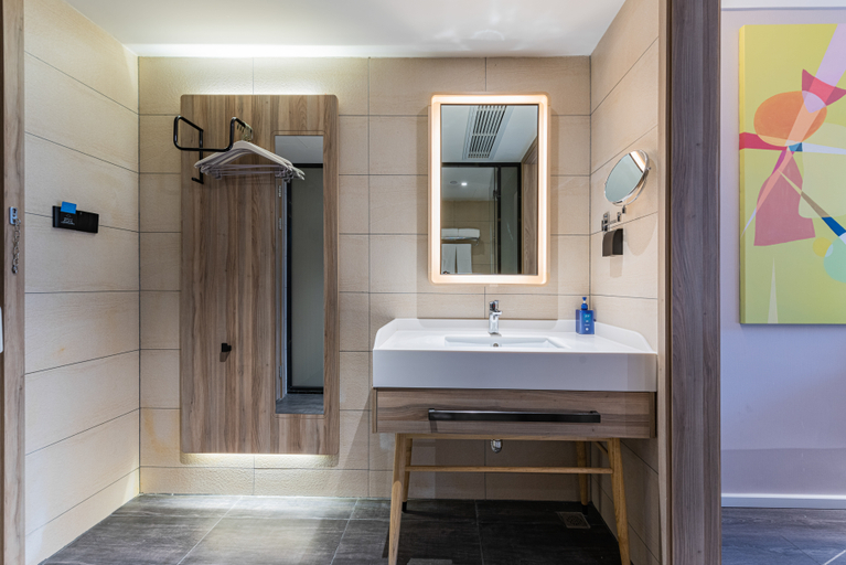 Bathroom 3, Hanting Hotel Guiyang International Financial Center, Guiyang