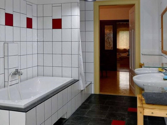 Bathroom 3, Villa Rotschoenberg im Tal der Freiberger Mulde, Mittelsachsen