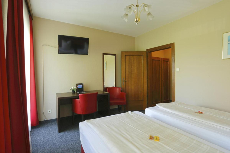 Bedroom 3, Alpen.Adria.Stadthotel, Klagenfurt