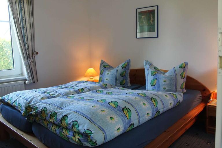 Bedroom 3, Geraumige Wohnung mit Garten in Zingst, Vorpommern-Rügen