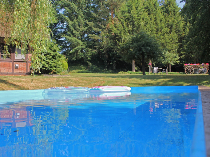 Holiday Home in Kirchdorf with Swimming Pool, Diepholz
