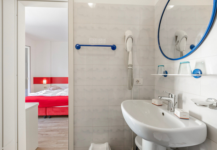 Bathroom 4, Bike & Wind Hotel Villa Maria, Trento