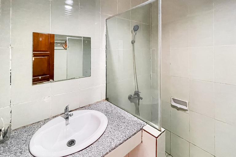 Bathroom 3, Urbanview Hotel Grand Seven One Manna, South Bengkulu