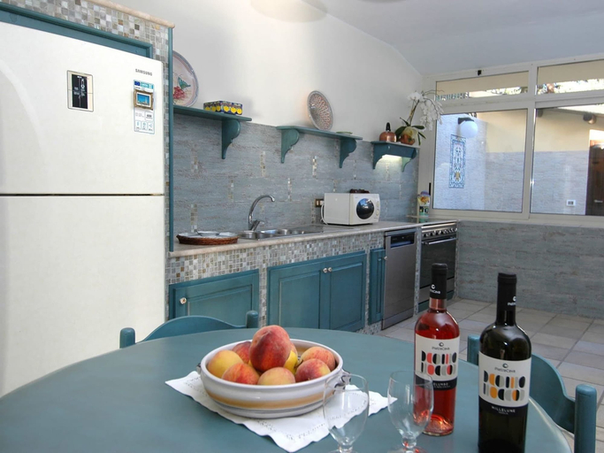 Others 3, Holiday Home With Private Pool, Near the Beach, Palermo