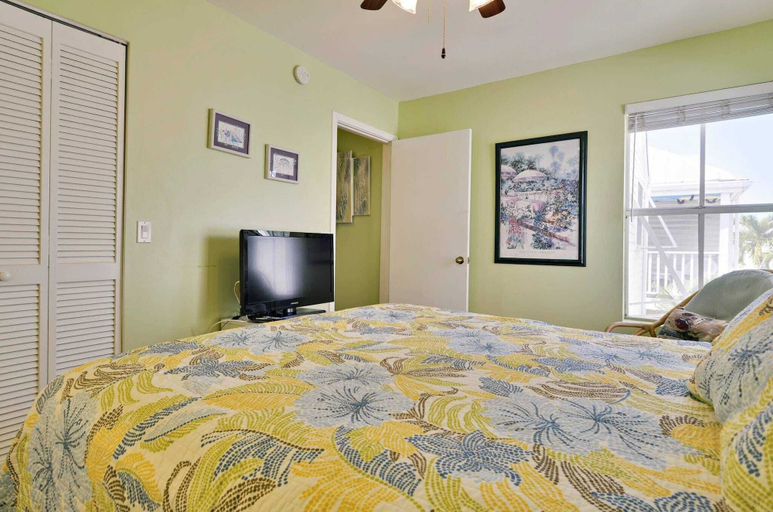 Room 4, Duval Breeze by Avantstay Great Location Close to Beach & Nightlife Shared Pool! Week Long Stays, Monroe