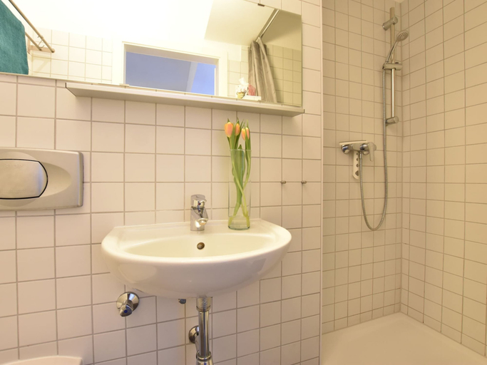 Bathroom 3, Wohnung in Wismar mit Garten, Nordwestmecklenburg
