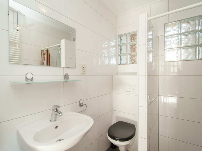 Bathroom, Cozy, Detached Holiday Home With Terrace, Near the Sea, Noordwijk
