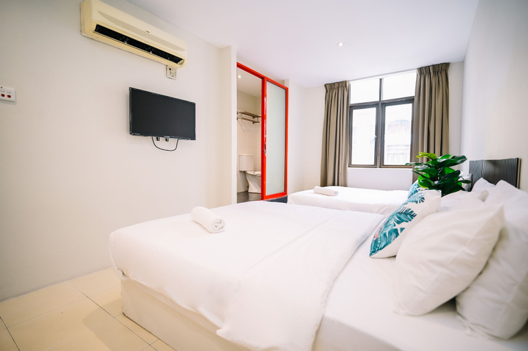 Bedroom 5, Swing & Pillows @ KL Kuchai Lama formerly known as Sunrise Inn, Kuala Lumpur