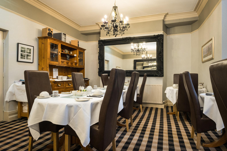Food & Drinks 5, The Howbeck & The Retreat incl Free Parking, Cumbria