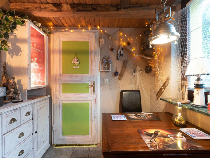 Others 4, Charmante Ferienwohnung in Wismar mit Garten, Nordwestmecklenburg
