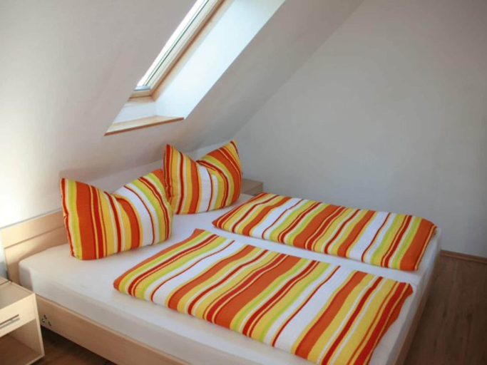 Bedroom 3, Kinderparadies - Ferienwohnung mit Garten, Nordwestmecklenburg