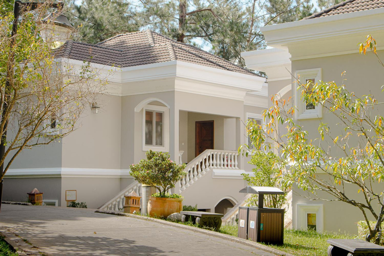Exterior 16