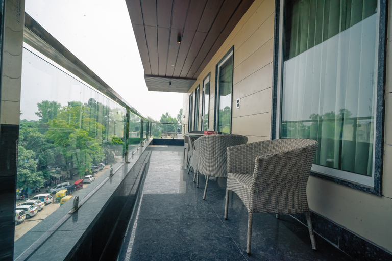 Public Area 2, J60 Suites, Delhi