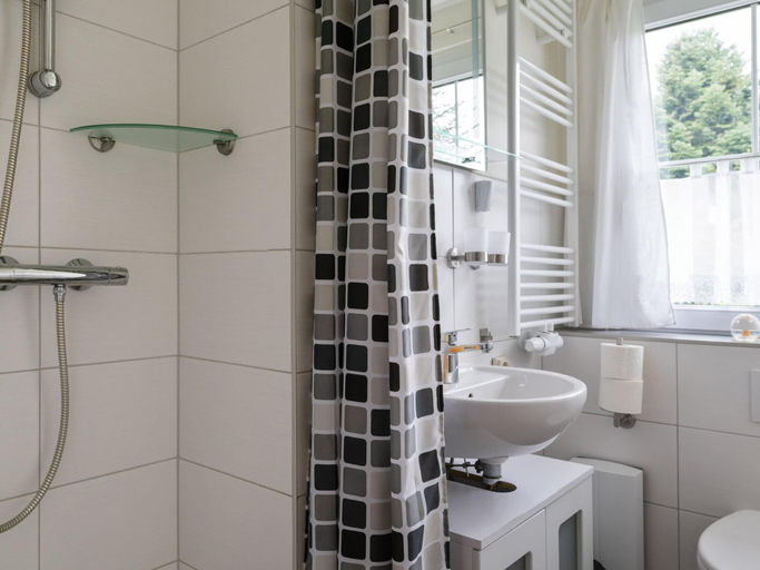 Bathroom 3, Holiday Home Max With Fireplace in Thale-friedrichsbrunn, Harz