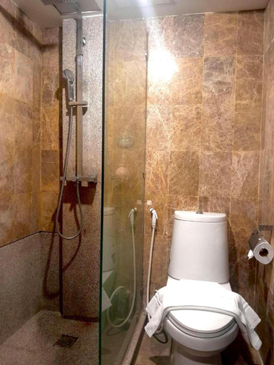 Bathroom 16