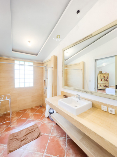 Bathroom 5, Hortensia Wirasamala by Nginapsini, Bogor