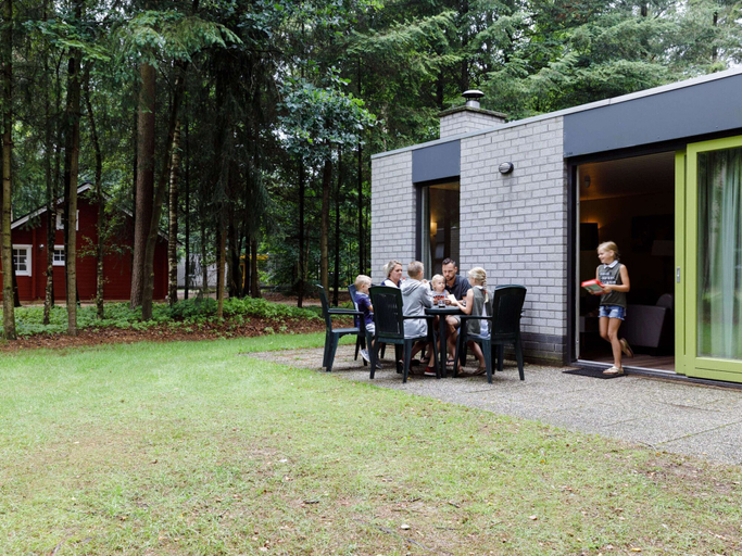 Others 1, Woodland Bungalow w/ Pool, Epe