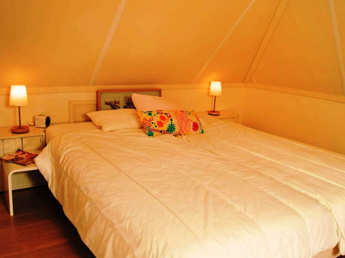 Room 5, Chalet in Bergumermeer by the Marina, Tytsjerksteradiel