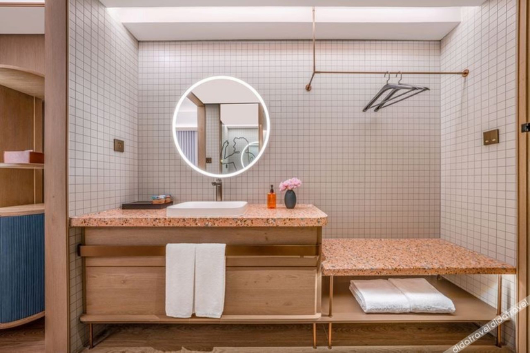 Bathroom 3, Orange Hotel Qingdao Wusi Square 3rd Yan'an Road, Qingdao