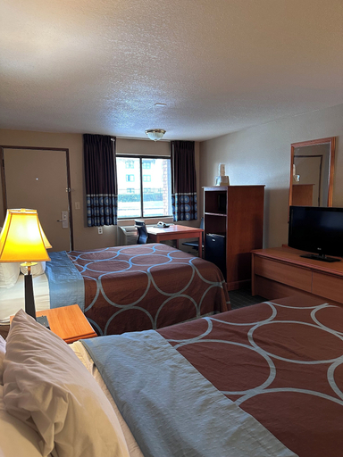 Bedroom 3, Super 8 by Wyndham Vancouver East, Clark