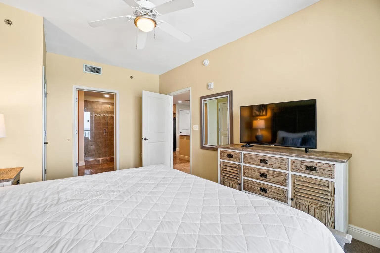 Bedroom 1, Sterling Breeze 802, Bay