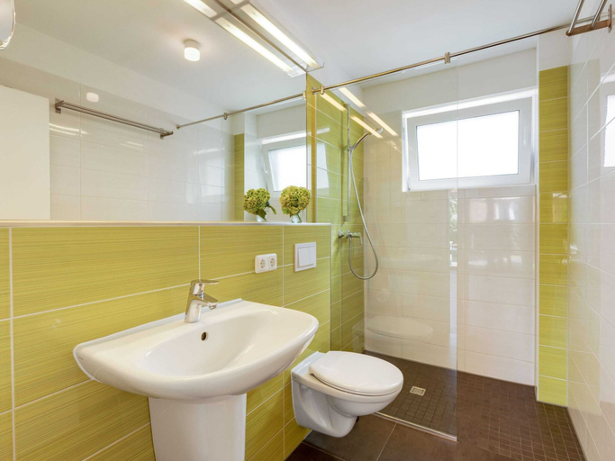 Bathroom 4, Delightful Holiday Home in Zierow near Sea Beach, Nordwestmecklenburg