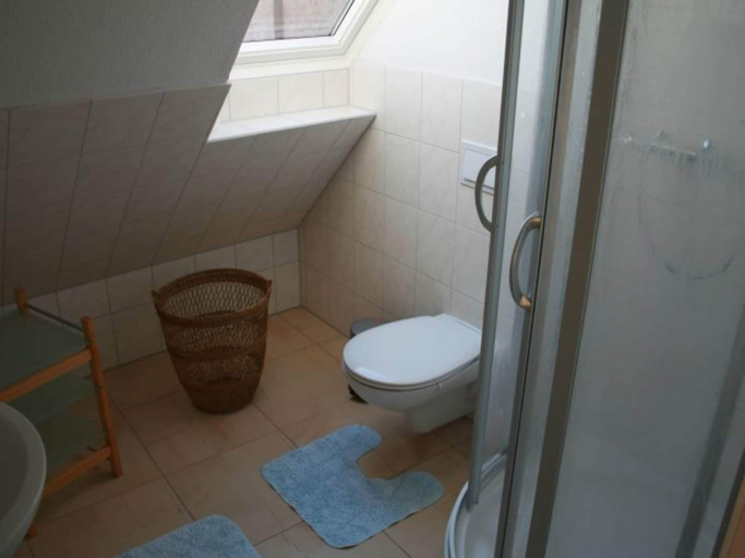 Bathroom, Kinderparadies - Ferienwohnung mit Garten, Nordwestmecklenburg