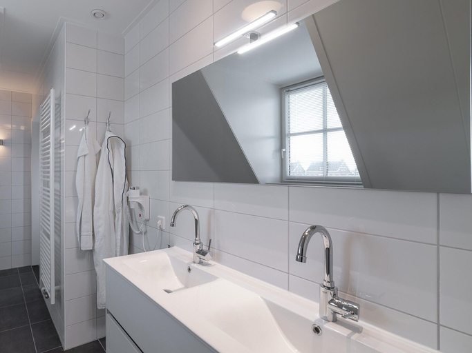 Bathroom 4, Holiday Home Colijnsplaat Near Beaches, Noord-Beveland