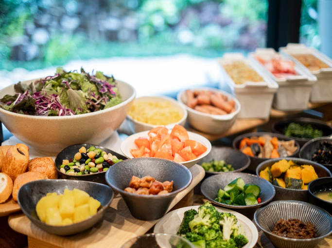 Food & Drinks 9