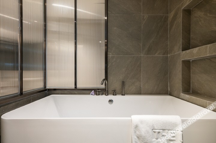 Bathroom 3, TheOne Hotel, Sacheon