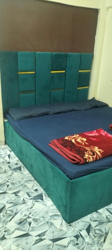 Others 2, Hotel pari, Ujjain