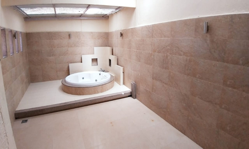 Bathroom 4, La Fortuna Resort and Spa, Satara