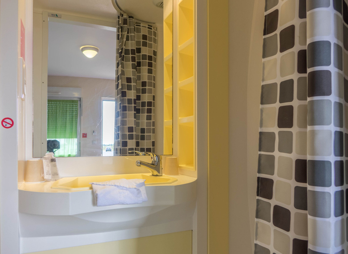Bathroom, Fasthotel Orleans Nord Artenay, Loiret