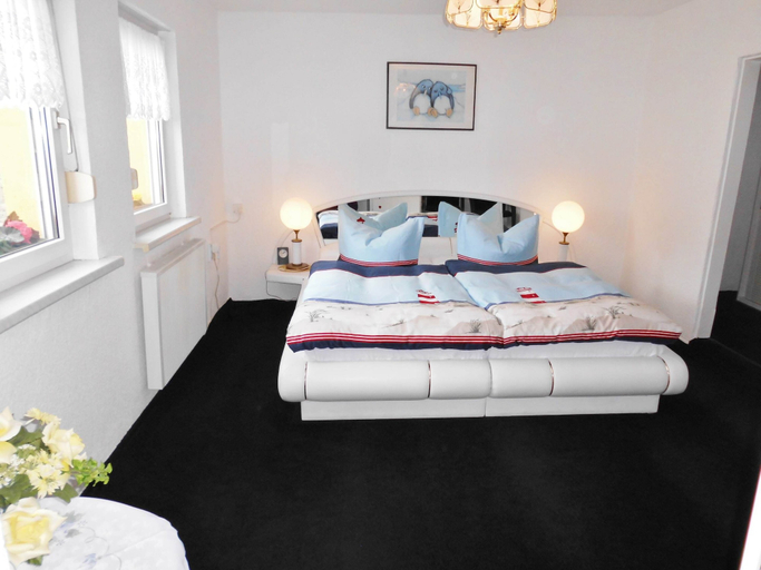 Bedroom 5, Spacious Holiday Home in Sommerfeld near Lake, Oberhavel
