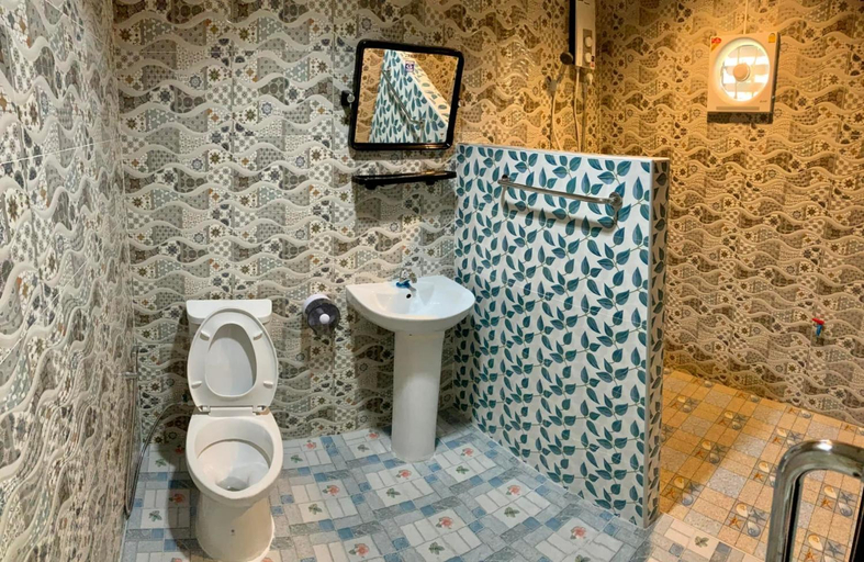 Bathroom 9