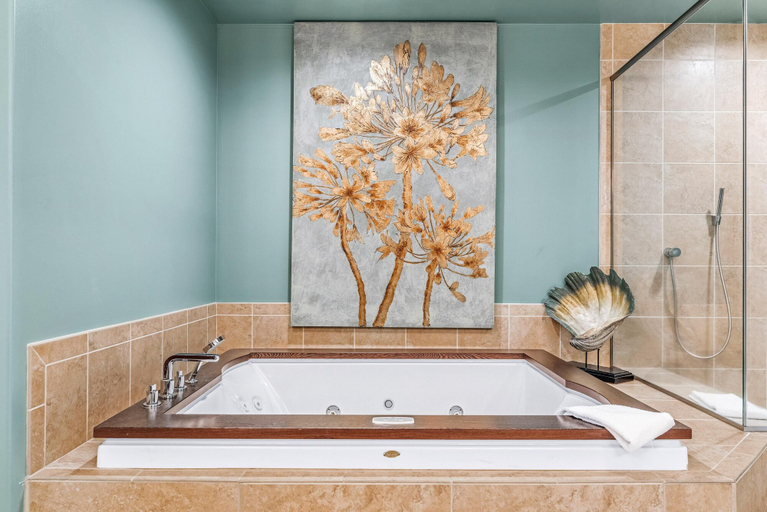 Bathroom 4, Turquoise C601, Baldwin