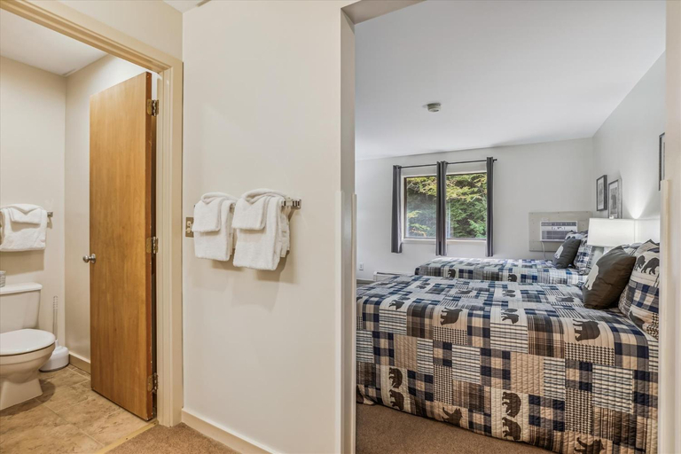 Bedroom, Cedarbrook One Bedroom Suite 11416, Windsor