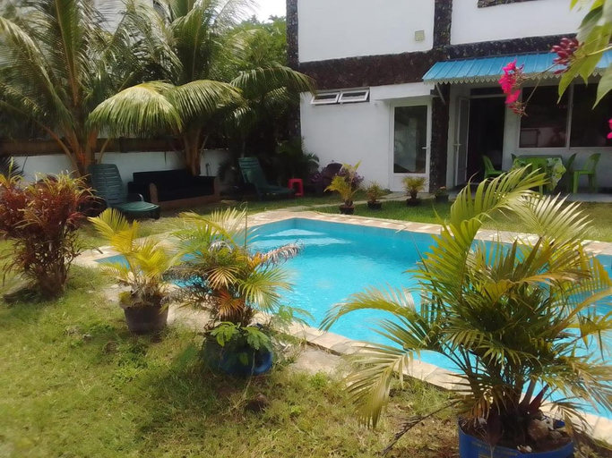 Sport & Beauty 3, Groundfloor Apartment and Firstfloor Apartment with charming pool near sandy beach and commerces nea