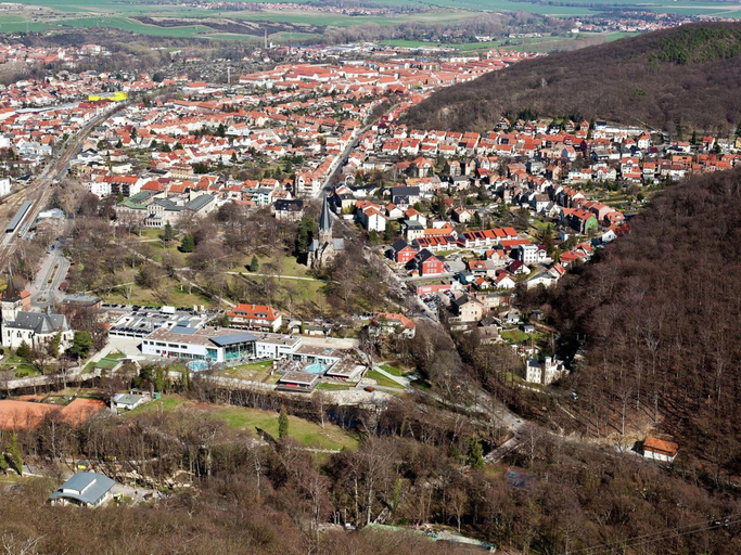 Others 5, Geraumiger Aufenthalt auf Mehreren Ebenen, Harz