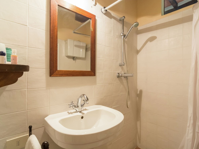 Bathroom 3, Rustic Comfort With Modern Touch, Arezzo