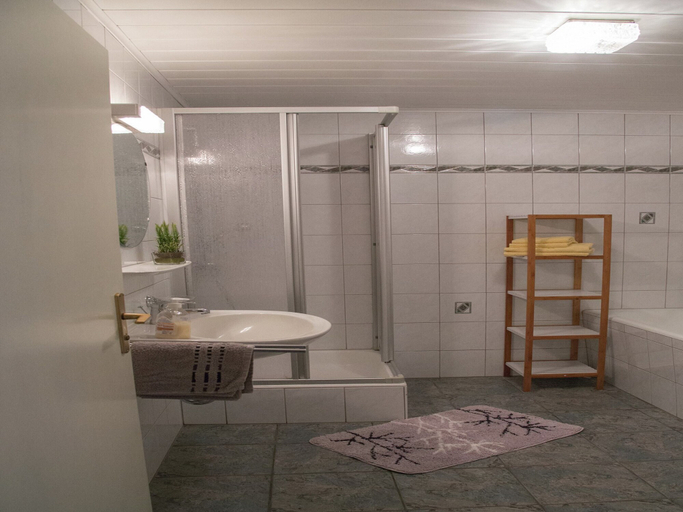 Bathroom 4, Eifel Retreat Near Volcanic Lakes, Cochem-Zell