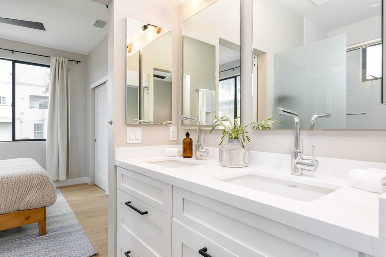 Bathroom 5, Pacific Villa by Avantstay Steps From Beach Luxurious Modern Indoor-outdoor Living, San Diego