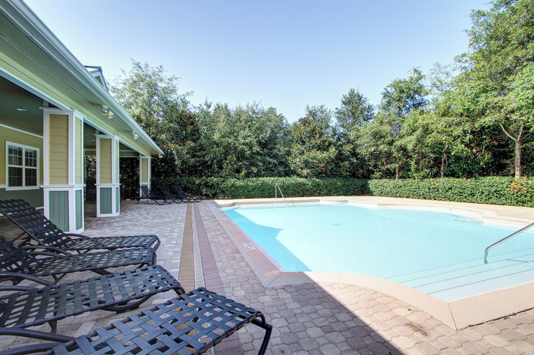 Pool 2, Cute Little Cottage! Perfect Getaway! 2 Pools! Sleeps 4!, Walton