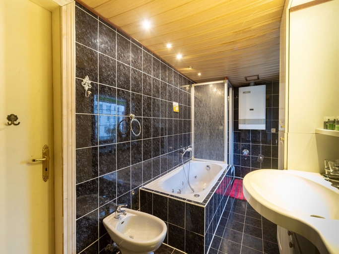 Bathroom 3, Apartment in Wismar Near Beach, Nordwestmecklenburg